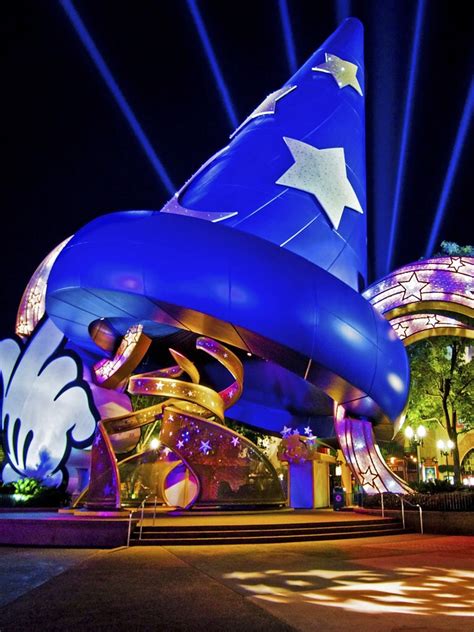 An in-depth look at the design of Mickey's Magic Hat